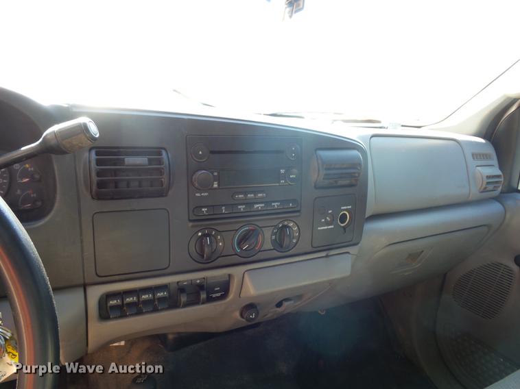 image for item DA0950 2005 Ford F350 Super Duty cab and chassis