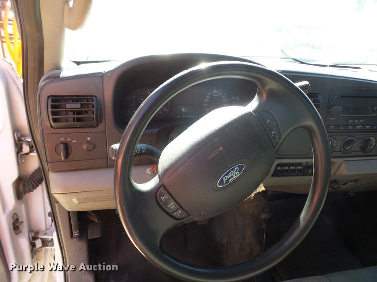 image for item DA0950 2005 Ford F350 Super Duty cab and chassis