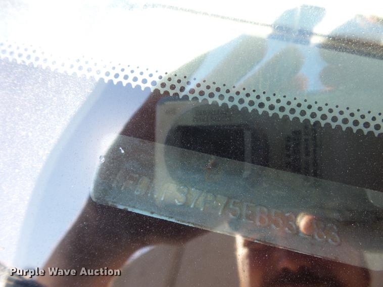 image for item DA0950 2005 Ford F350 Super Duty cab and chassis