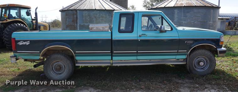 image for item DA1295 1994 Ford F250 HD SuperCab pickup truck