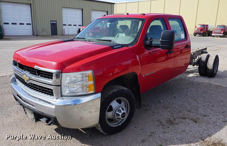 image for item DA1298 2009 Chevrolet Silverado 3500HD Crew Cab pickup truck cab and chassis