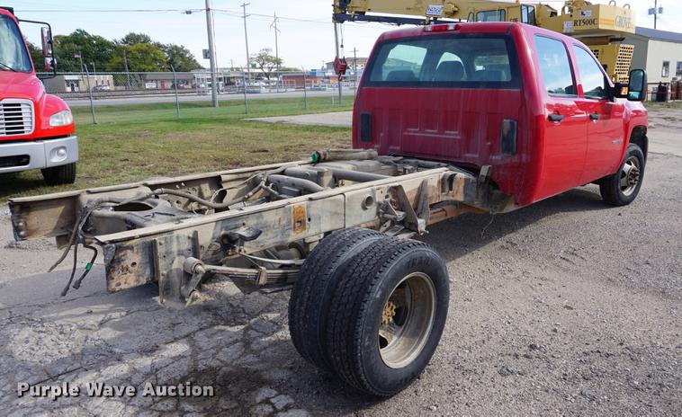 image for item DA1298 2009 Chevrolet Silverado 3500HD Crew Cab pickup truck cab and chassis