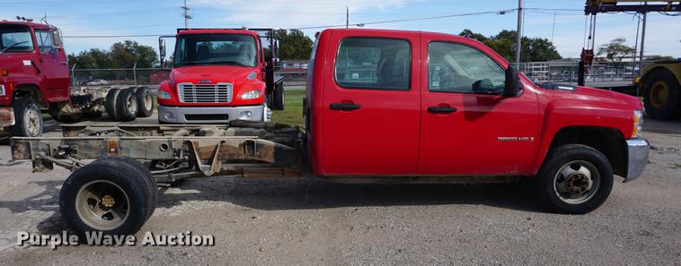 image for item DA1298 2009 Chevrolet Silverado 3500HD Crew Cab pickup truck cab and chassis