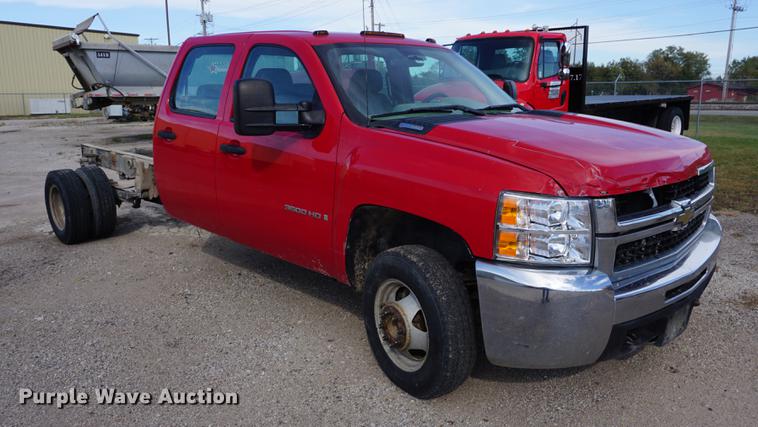 image for item DA1298 2009 Chevrolet Silverado 3500HD Crew Cab pickup truck cab and chassis