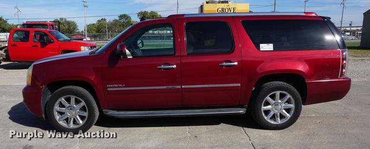 image for item DA1300 2011 GMC Yukon Denali XL SUV