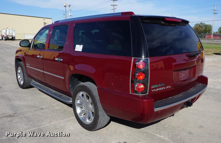 image for item DA1300 2011 GMC Yukon Denali XL SUV