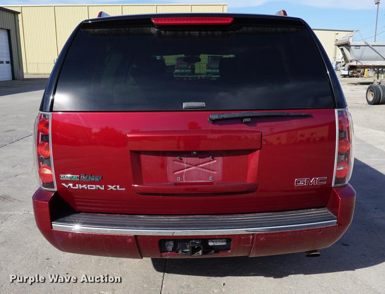 image for item DA1300 2011 GMC Yukon Denali XL SUV