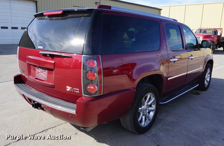 image for item DA1300 2011 GMC Yukon Denali XL SUV
