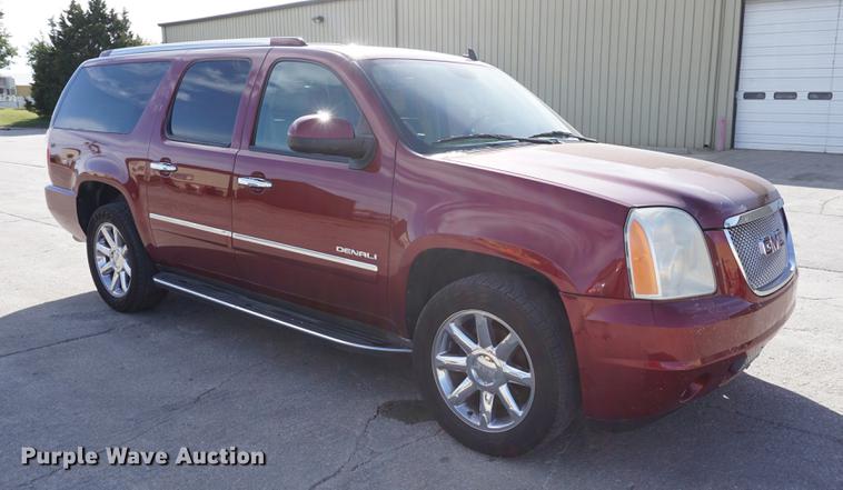 image for item DA1300 2011 GMC Yukon Denali XL SUV