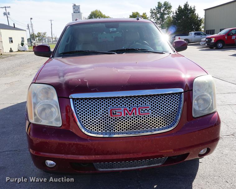 image for item DA1300 2011 GMC Yukon Denali XL SUV