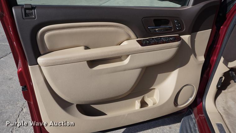 image for item DA1300 2011 GMC Yukon Denali XL SUV