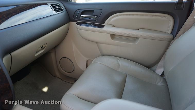 image for item DA1300 2011 GMC Yukon Denali XL SUV