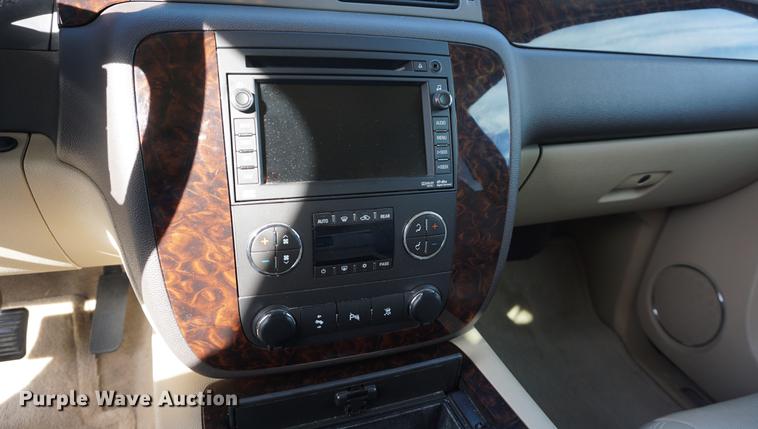 image for item DA1300 2011 GMC Yukon Denali XL SUV