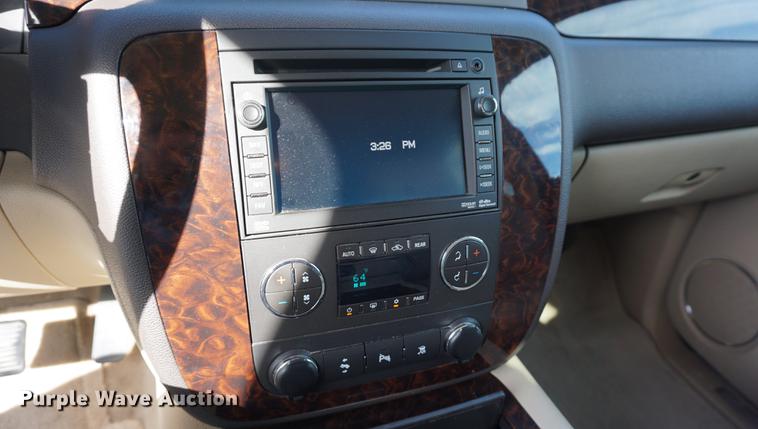 image for item DA1300 2011 GMC Yukon Denali XL SUV