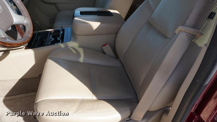 image for item DA1300 2011 GMC Yukon Denali XL SUV