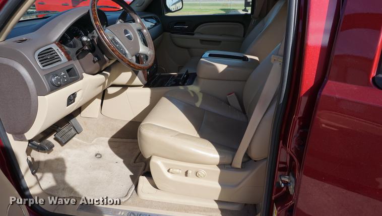 image for item DA1300 2011 GMC Yukon Denali XL SUV