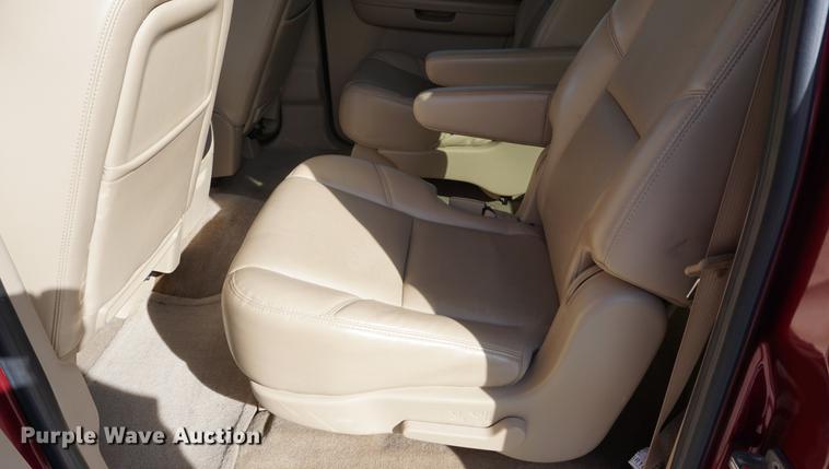 image for item DA1300 2011 GMC Yukon Denali XL SUV