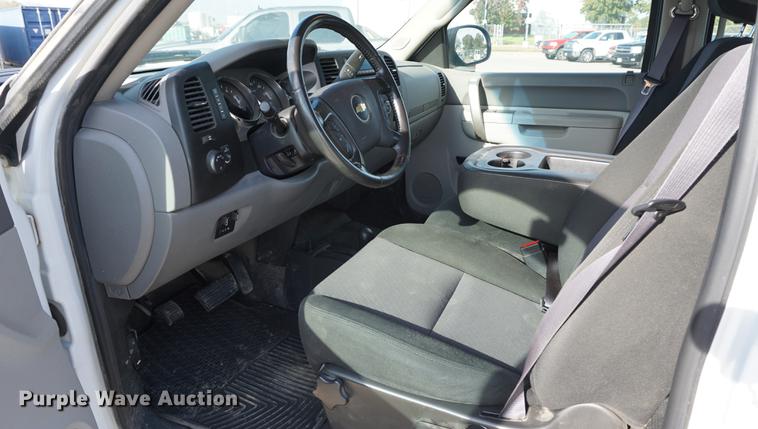 image for item DA1306 2011 Chevrolet Silverado 2500HD Crew Cab pickup truck