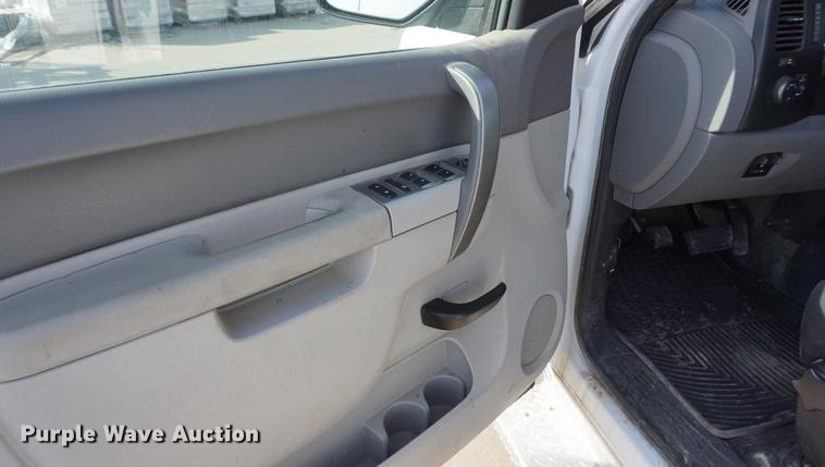 image for item DA1306 2011 Chevrolet Silverado 2500HD Crew Cab pickup truck