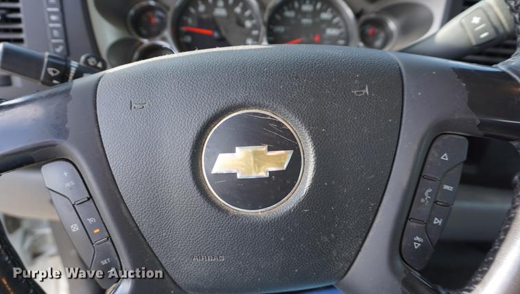 image for item DA1306 2011 Chevrolet Silverado 2500HD Crew Cab pickup truck