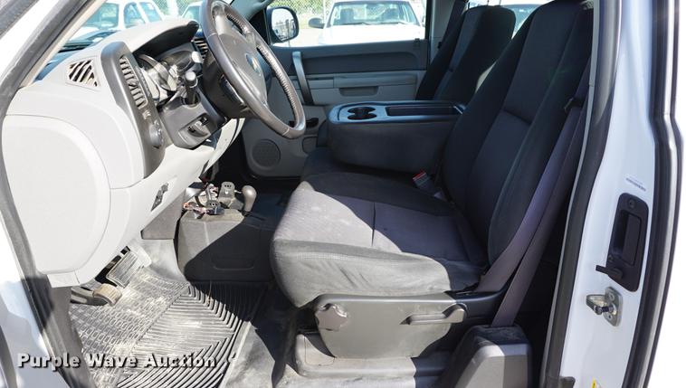 image for item DA1307 2011 Chevrolet Silverado 2500HD Ext. Cab pickup truck