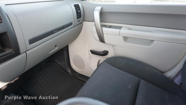 image for item DA1307 2011 Chevrolet Silverado 2500HD Ext. Cab pickup truck