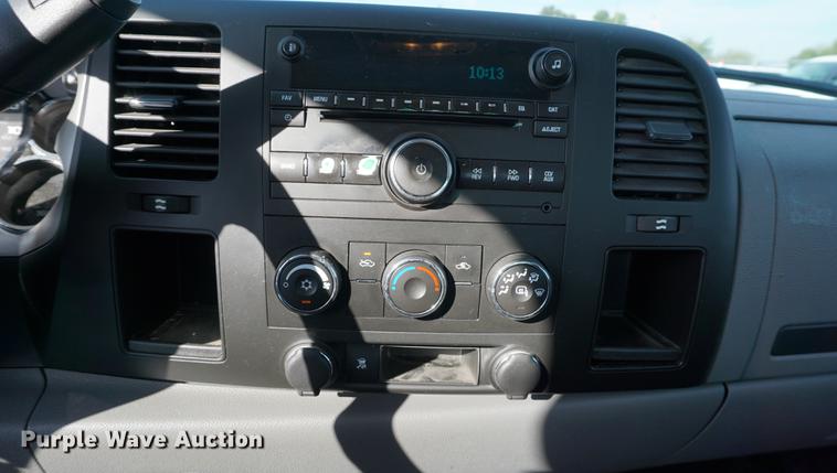 image for item DA1307 2011 Chevrolet Silverado 2500HD Ext. Cab pickup truck