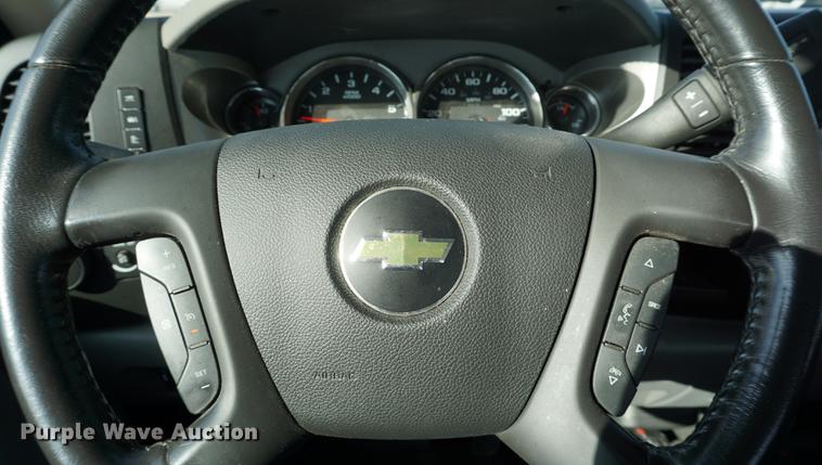 image for item DA1307 2011 Chevrolet Silverado 2500HD Ext. Cab pickup truck