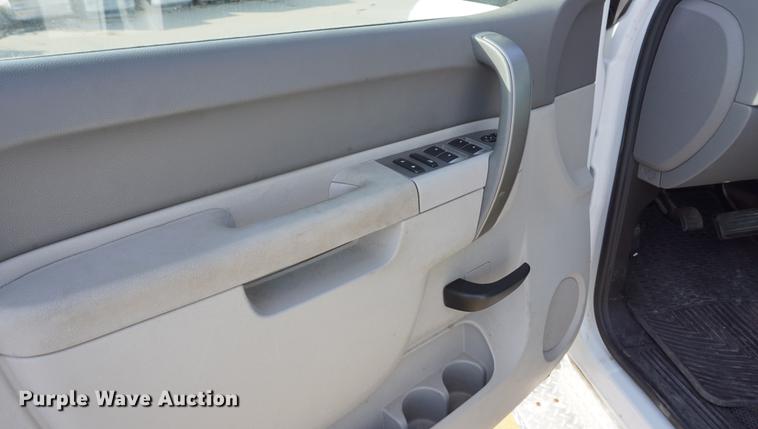 image for item DA1308 2011 Chevrolet Silverado 2500HD Crew Cab pickup truck