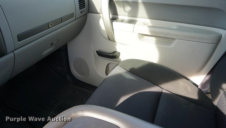 image for item DA1308 2011 Chevrolet Silverado 2500HD Crew Cab pickup truck