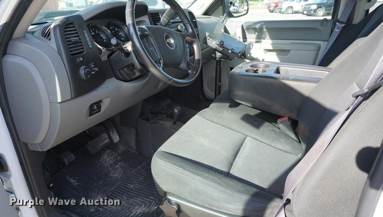 image for item DA1309 2011 Chevrolet Silverado 2500HD Crew Cab pickup truck