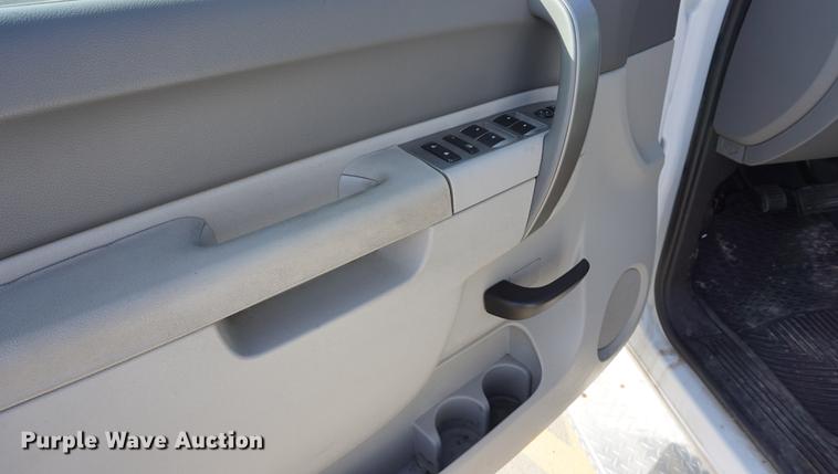 image for item DA1309 2011 Chevrolet Silverado 2500HD Crew Cab pickup truck