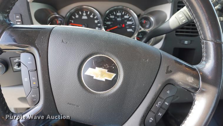 image for item DA1309 2011 Chevrolet Silverado 2500HD Crew Cab pickup truck