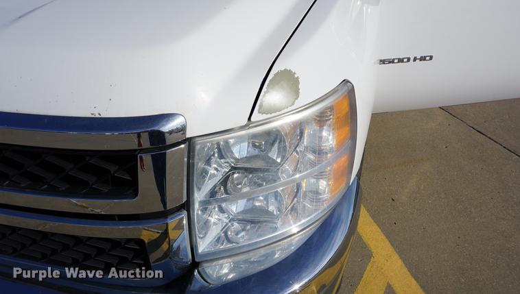 image for item DA1309 2011 Chevrolet Silverado 2500HD Crew Cab pickup truck
