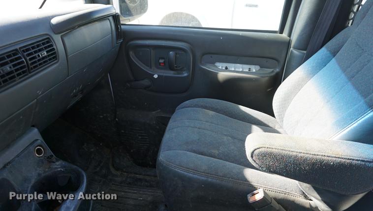 image for item DA1424 2002 Chevrolet Express 3500 Extended van