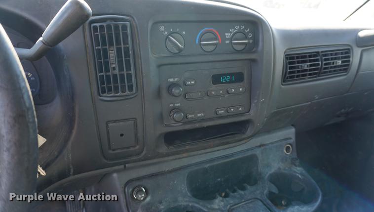 image for item DA1424 2002 Chevrolet Express 3500 Extended van