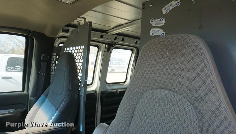 image for item DA1424 2002 Chevrolet Express 3500 Extended van