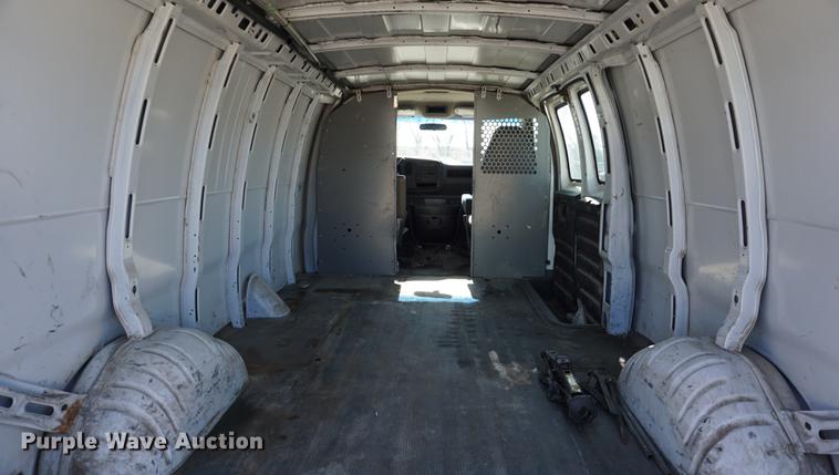 image for item DA1424 2002 Chevrolet Express 3500 Extended van