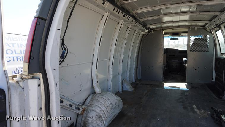 image for item DA1424 2002 Chevrolet Express 3500 Extended van