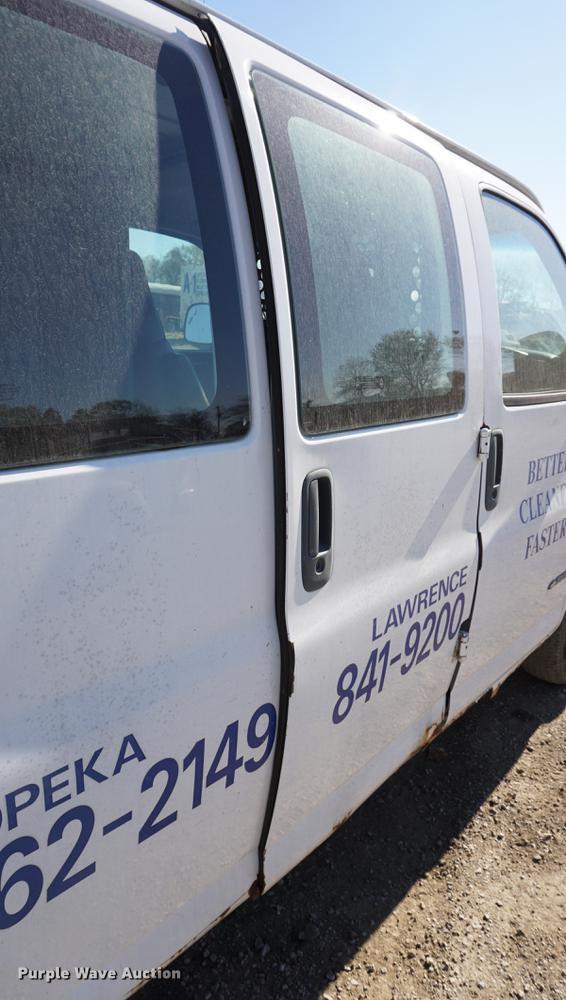 image for item DA1424 2002 Chevrolet Express 3500 Extended van