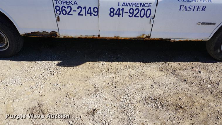 image for item DA1424 2002 Chevrolet Express 3500 Extended van