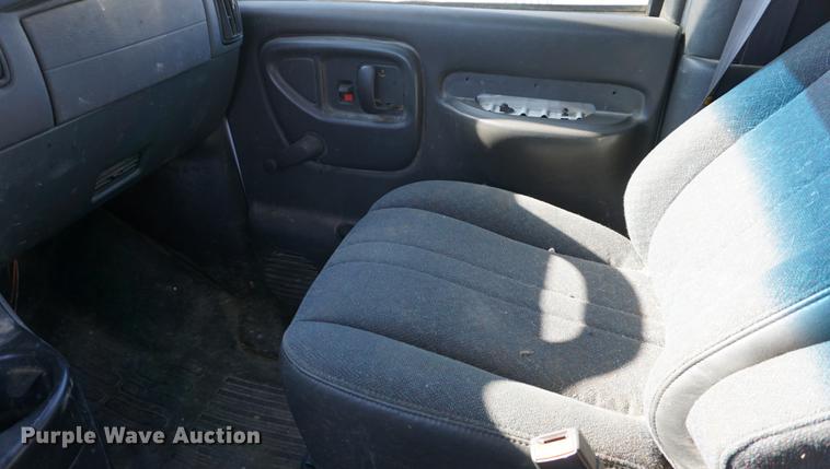 image for item DA1425 2002 Chevrolet Express 3500 Extended van