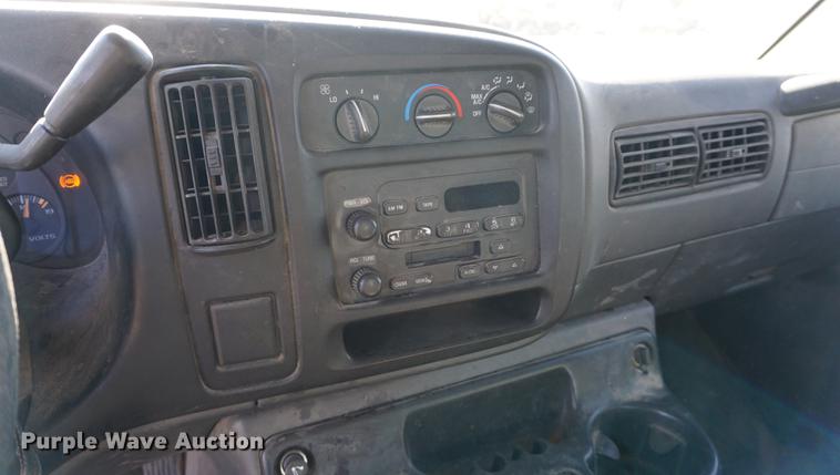 image for item DA1425 2002 Chevrolet Express 3500 Extended van
