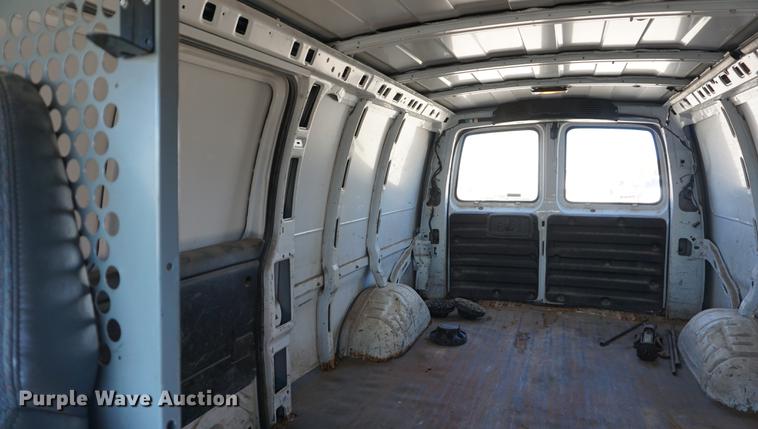 image for item DA1425 2002 Chevrolet Express 3500 Extended van