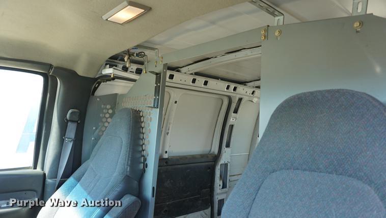 image for item DA1425 2002 Chevrolet Express 3500 Extended van