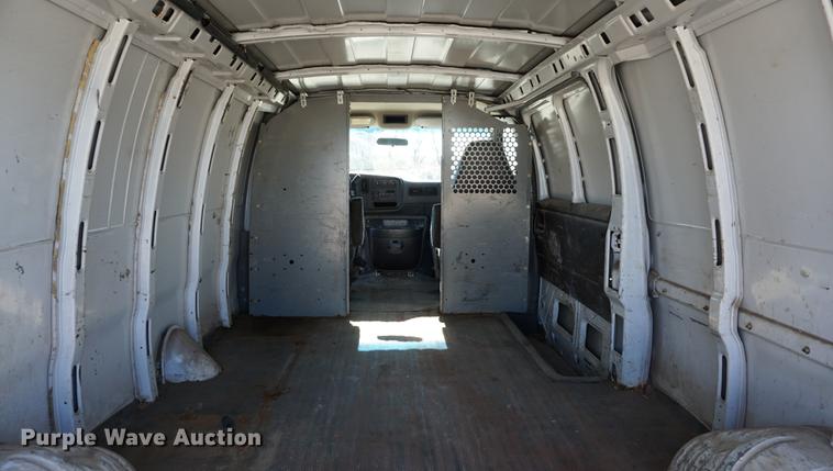 image for item DA1425 2002 Chevrolet Express 3500 Extended van