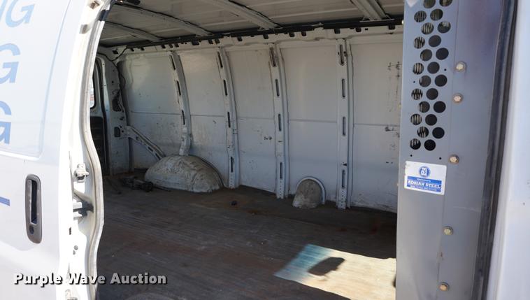 image for item DA1425 2002 Chevrolet Express 3500 Extended van