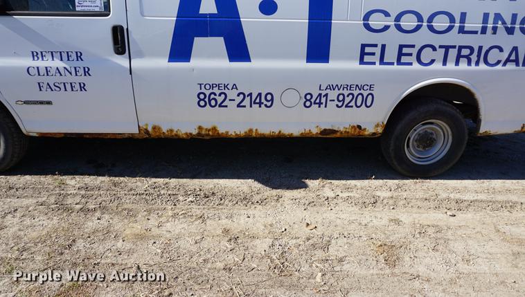 image for item DA1425 2002 Chevrolet Express 3500 Extended van
