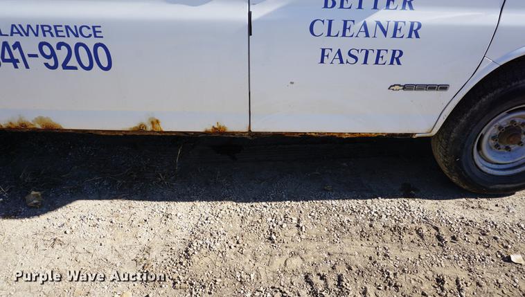 image for item DA1425 2002 Chevrolet Express 3500 Extended van