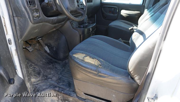 image for item DA1426 2002 Chevrolet Express 3500 Extended van